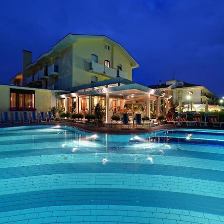 Junior Family Hotel カヴァッリーノ・トレポルティ エクステリア 写真