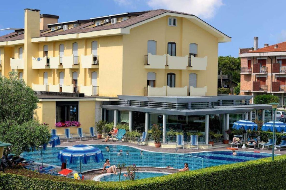 Junior Family Hotel カヴァッリーノ・トレポルティ エクステリア 写真