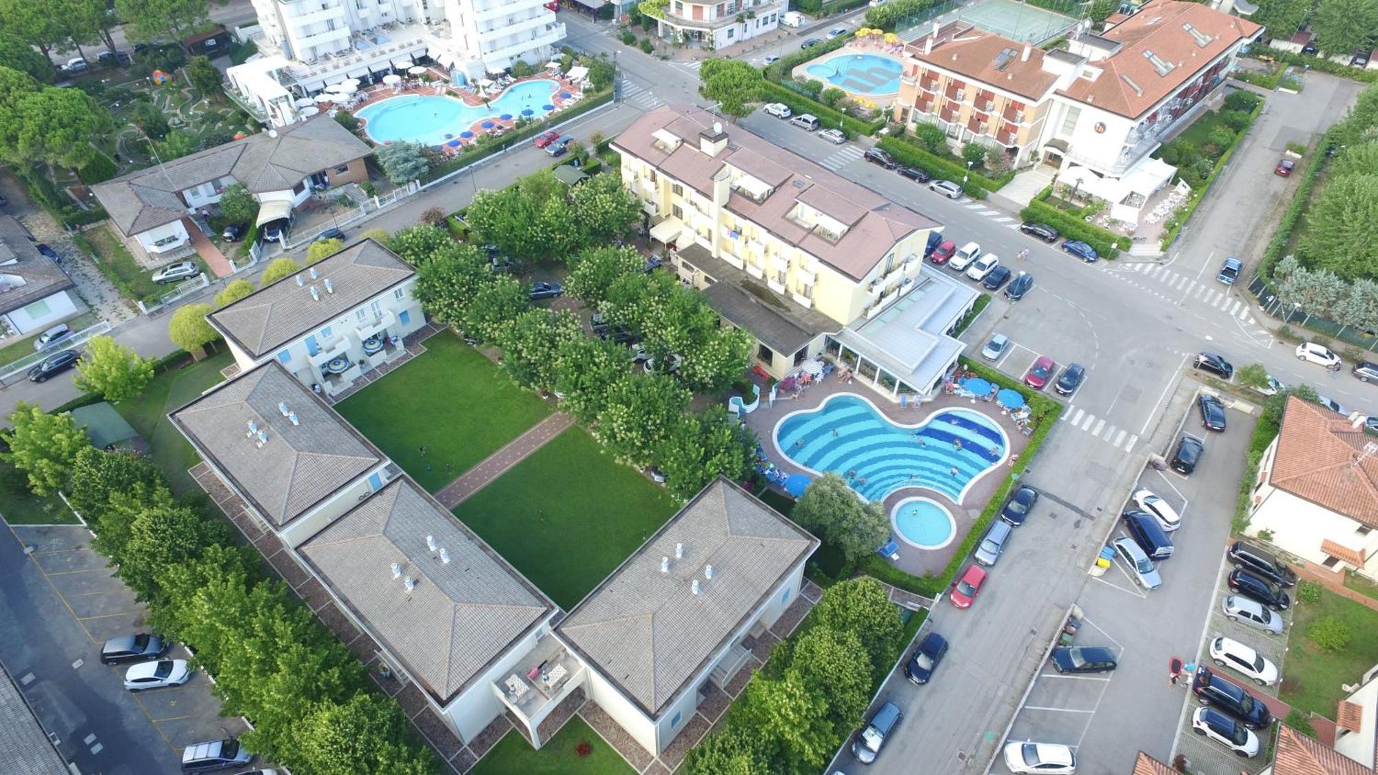 Junior Family Hotel カヴァッリーノ・トレポルティ エクステリア 写真